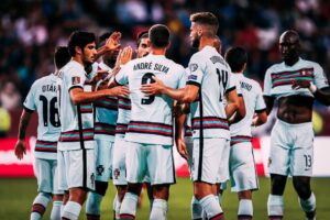 André Silva Instagram - Vamos em frente 🇵🇹 com mais uma vitória ⚽️