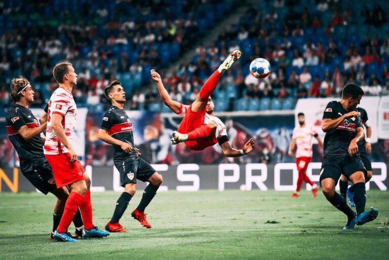 André Silva Instagram - Terrific end tonight! We did it! Thank you for all your support! Red Bull Arena