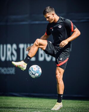 André Silva Instagram - We keep pushing it further 💪