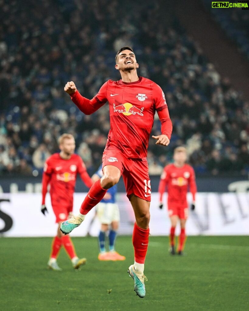 André Silva Instagram - A well deserved victory! We go back home with a good feeling 💪 Can’t wait for more! @rbleipzig Veltins Arena Auf Schalke