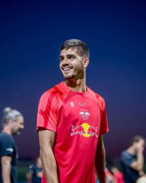 André Silva Instagram - Enjoying the last days in Abu Dhabi ⚽️