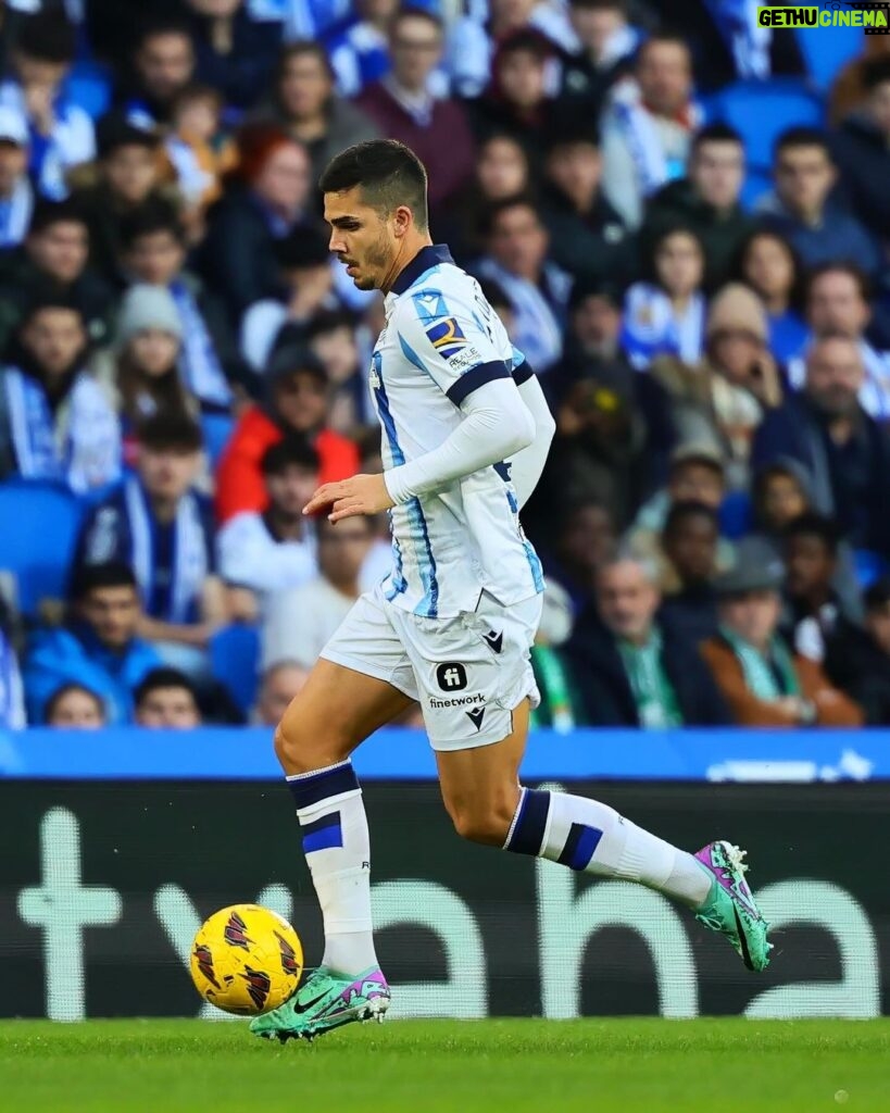 André Silva Instagram - Nos hubiera gustado un desenlace diferente en el juego, especialmente por la homenaje. Vamos juntos, con las emociones del final del partido, terminar el año de la mejor manera! Aupa Reala! 💪 Estadio Anoeta, San Sebastian