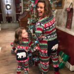 Andrea Barber Instagram - Who wore it better?? ❤️💚 (Obviously the only correct answer is @pyperbraun!) Don’t miss the Christmas episode of #ThatGirlLayLay tonight on @nickelodeon! 🎄🌟🤶🏻🎁