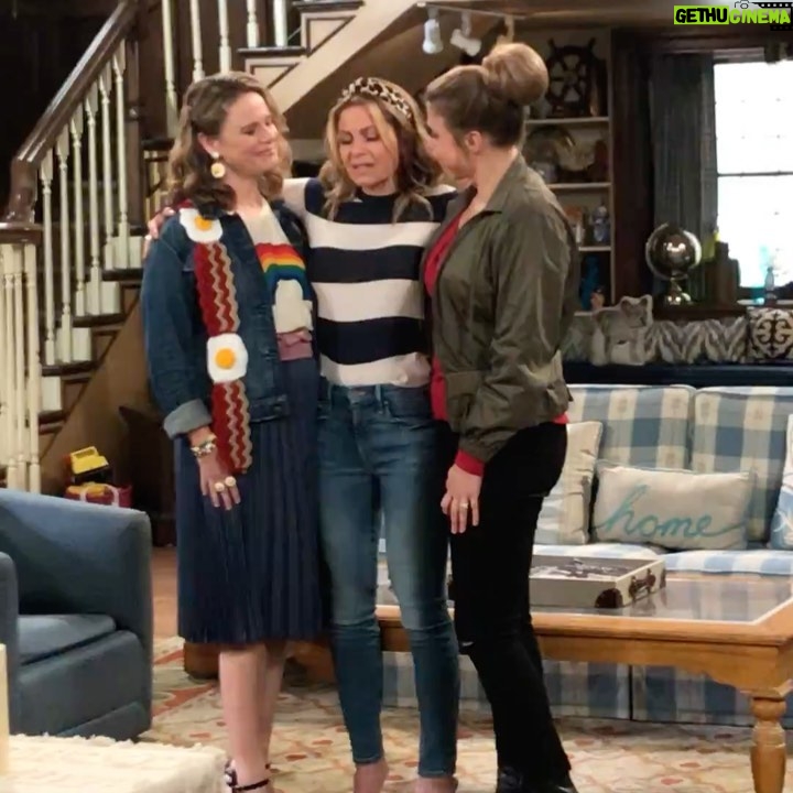 Andrea Barber Instagram - One year ago...the final day. 11.15.19 ❤️🏡 #fullerhouse Fuller House Stage 24