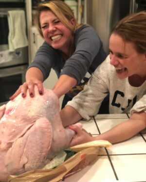 Andrea Barber Instagram - As we prepare to brine our turkeys soon, let’s revisit the time I taught @jodiesweetin the art of brining, shall we? Link in bio; prepare to laugh! 😂🦃 #happythanksgivng
