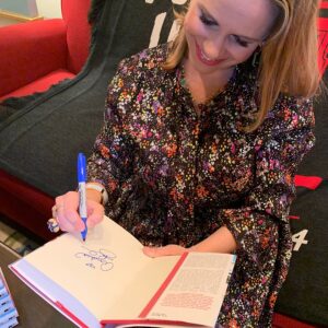 Andrea Barber Instagram - 🎉GIVEAWAY ALERT! 🎉
I’m giving away TEN autographed copies of my memoir, Full Circle: From Hollywood to Real Life and Back Again!
•
To Enter:
✨ LIKE this photo
✨ TAG your BFF - your personal DJ Tanner!
•
There are also limited quantities of signed copies of Full Circle available through Barnes & Noble! Link in bio. 📖🖊
•
RULES: You must be 18 years or older and a resident of the U.S. or Canada (excluding Rhode Island and Quebec). Entries must be in by 11:59 PM EST on 2/28. Instagram is not responsible for, or endorsing, this giveaway.