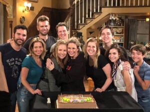 Andrea Barber Instagram - It’s cake time on the @fullerhouse stage! 🎂 July 3 - I’m birthday twins with our favorite scripty, @pmustari! 💖🎇 #fullacake