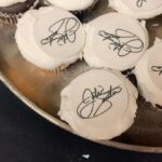Andrea Barber Instagram - We surprised @jodiesweetin with 250 cupcakes with her edible signature on them. 😆 The prank continues! Happy Directing Day, Jodie! 🎬 #fullerhouse (📸: @juanpablodipace) Fuller House Stage 24