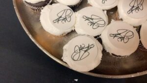 Andrea Barber Instagram - We surprised @jodiesweetin with 250 cupcakes with her edible signature on them. 😆 The prank continues! Happy Directing Day, Jodie! 🎬 #fullerhouse (📸: @juanpablodipace)