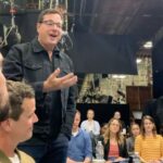 Andrea Barber Instagram - Bob could never resist an opportunity to make a speech. 😉 He was so gifted at knowing exactly how to articulate the moment and feelings. This speech which he made at our season 5 first table read so perfectly encapsulates Bob. It’s full of so much laughter, love, and heart. ❤️ I miss him so much. I wish he were here to say the perfect speech to heal our hearts with love and laughter.