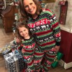 Andrea Barber Instagram - Who wore it better?? ❤️💚 (Obviously the only correct answer is @pyperbraun!) Don’t miss the Christmas episode of #ThatGirlLayLay tonight on @nickelodeon! 🎄🌟🤶🏻🎁