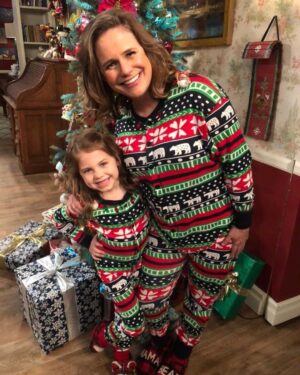 Andrea Barber Instagram - Who wore it better?? ❤️💚 (Obviously the only correct answer is @pyperbraun!) Don’t miss the Christmas episode of #ThatGirlLayLay tonight on @nickelodeon! 🎄🌟🤶🏻🎁