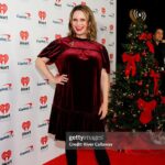 Andrea Barber Instagram - I had a blast at iHeartRadio’s Jingle Ball hanging out with Makenna and her wonderful family, who I met thanks to @hyundaihopeonwheels, Make-a-Wish, and @iheartradio. 🩷🎄🎁 Makenna, you were the highlight of my evening and I will smile every time I look at our photos! Thank you for being so kind and sweet. And thank you for being our #1 Full House fan! 🏡 #iheartjingleball Hair & makeup by the lovely @sabrinaozuna 💄💇🏻‍♀️ Kia Forum