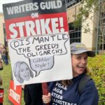 Andrea Barber Instagram - It was a full(er) house on the picket lines today! We ❤️ our writers! #wgastrike #wgastrong #1u 🪧: @bombsawyer 📸: @johndbeck Warner Bros. Entertainment