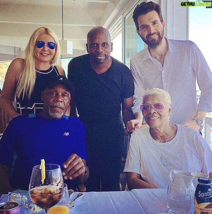 Andrea Iervolino Instagram - Great time spent with my business partner Monika Bacardi, @ladymonikabacardi , Dave Wooley, the legend Dionne Warwick and the actor Danny Glover during the Ischia Global Fest @ischiaglobalfest Ischia Global Festival