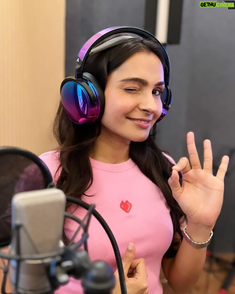 Andrea Jeremiah Instagram - Appreciation post for my awesome new headphones courtesy @audeze_official A few months ago, I was browsing for the perfect pair of studio headphones, when my friend @kunalrajan very kindly offered to customise a pair at #audeze . To be honest, I hadn’t heard of the company before, but I was sold on the idea when I saw their products… I wanted the colors of a 🦄 on my headphones & ta da ! That’s exactly what I got ☺️ but beyond the cool colors, the quality of sound pretty much blew my mind 😱 these are by far the best headphones I’ve ever used in my life 🤩 Thank you @audeze_official & @kunalrajan 🙏🏻🥰🙏🏻 This pic is from my first recording with my #audeze💜 #notanad
