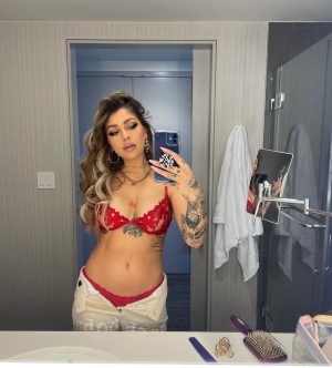 Andrea Russett Thumbnail - 99.9K Likes - Top Liked Instagram Posts and Photos