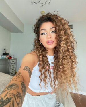 Andrea Russett Thumbnail - 99.9K Likes - Top Liked Instagram Posts and Photos
