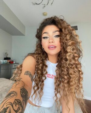 Andrea Russett Thumbnail - 97.3K Likes - Top Liked Instagram Posts and Photos