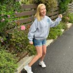 Angela Kinsey Instagram - Whitest Sneakers award goes to… 🏆 😉#happysunday