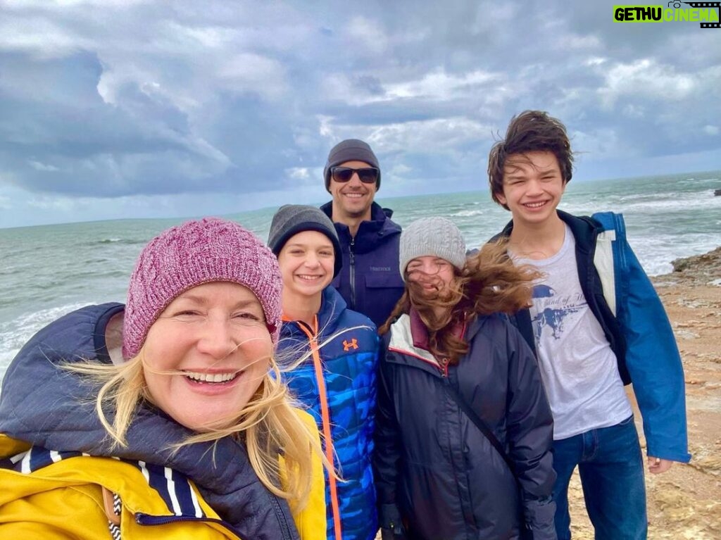 Angela Kinsey Instagram - Not what they expected when we said Spring Break by the beach… 😂❤️ #familyroadtrip