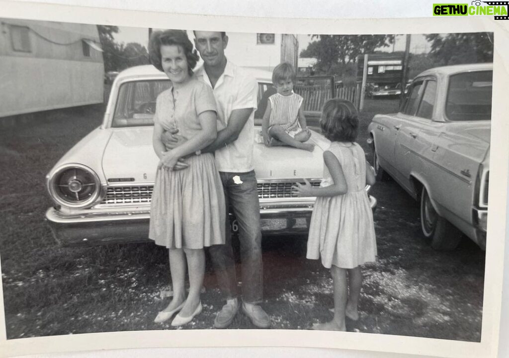 Angela Kinsey Instagram - Saturday Scrapbooking! Mom & Dad and my sisters. ❤️
