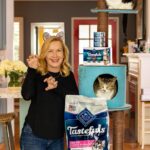 Angela Kinsey Instagram - #ad Just a couple of kittens out on the town! Happy Cat Thursday! As a cat parent, I’m always looking for ways to keep my cats, Oreo and Snickers, happy and healthy! And the folks at @bluebuffalo have created a perfect solution! Their BLUE Tastefuls line for cats has a wide variety of healthy and delicious food specially crafted to entice even the most finicky felines while delivering high-quality nutrition through natural ingredients. BLUE Tastefuls is now available in both dry and wet food options. Click the link in my bio to learn more about Blue Buffalo, the nation’s leading natural pet food company! 😼 @bluebuffalo #BlueBuffaloPartner #BlueBuffalo