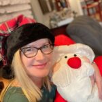 Angela Kinsey Instagram - I hope you all are having a wonderful holiday! Here are a few of my family Christmas traditions… 1- my Dad bought Isabel this big Santa when she was little. I miss my Dad so much and I love that there are still mementos of him at Christmas time. 2- Every year I make the kids jump in front of the tree. 😂 3- Josh finds something he says is “mistletoe” for a Christmas smooch! 😘(Btw thanks to Grams & Gramps for that big popcorn machine! The kids flipped out! We are ready for a movie night party!) #merrychristmas ❤️🎄