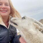 Angela Kinsey Instagram - So happy to be on our family farm! 1-Walking from my sister’s house to my Mom’s house to exchange Christmas gifts. 2-Tree kitty & Cade 3-The kids & the Labs! 4-Christmas tree napkins made by my Mom 5-Evening walk with Josh in the back pasture 6-Me & Caroline the cow dog 7-Sunset from Mom’s front porch. ❤️