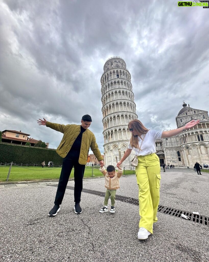 Angeline Quinto Instagram - Vacations are meant to be shared with the people we love the most🫶🏻 🇮🇹 Pisa, Italy