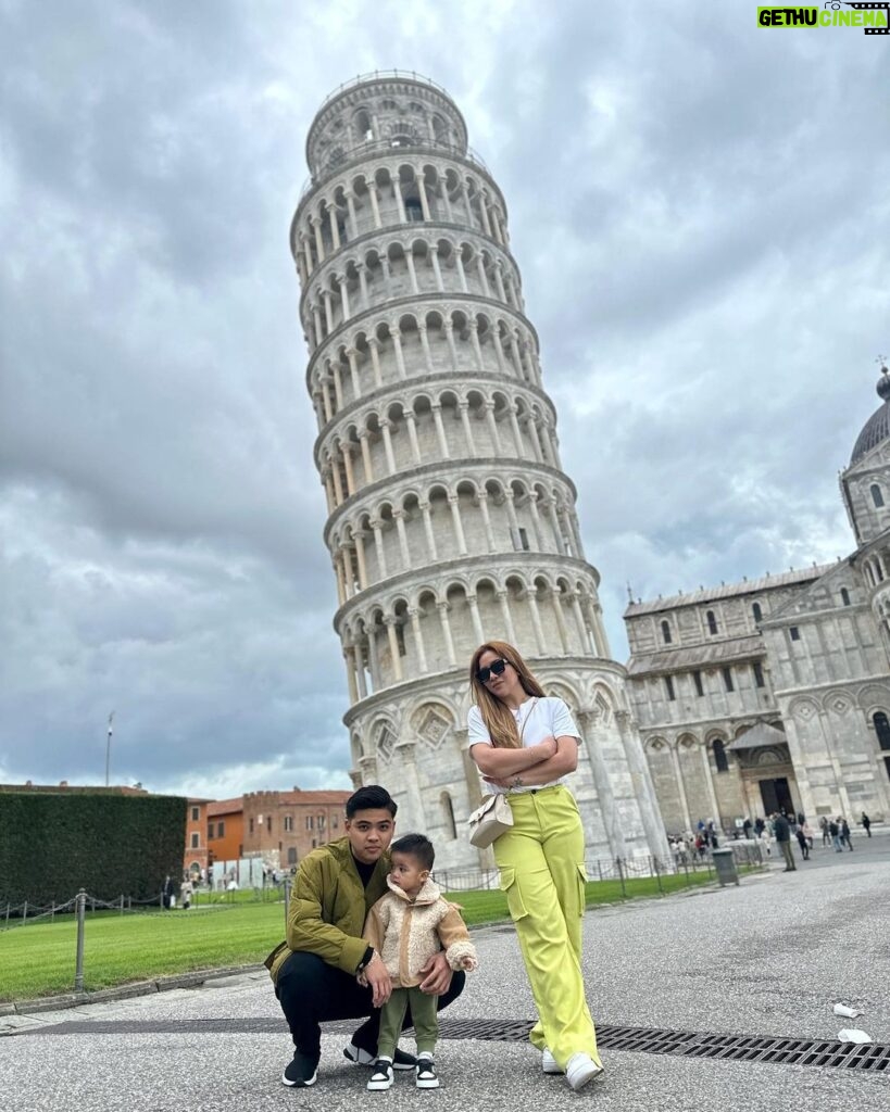 Angeline Quinto Instagram - Vacations are meant to be shared with the people we love the most🫶🏻 🇮🇹 Pisa, Italy