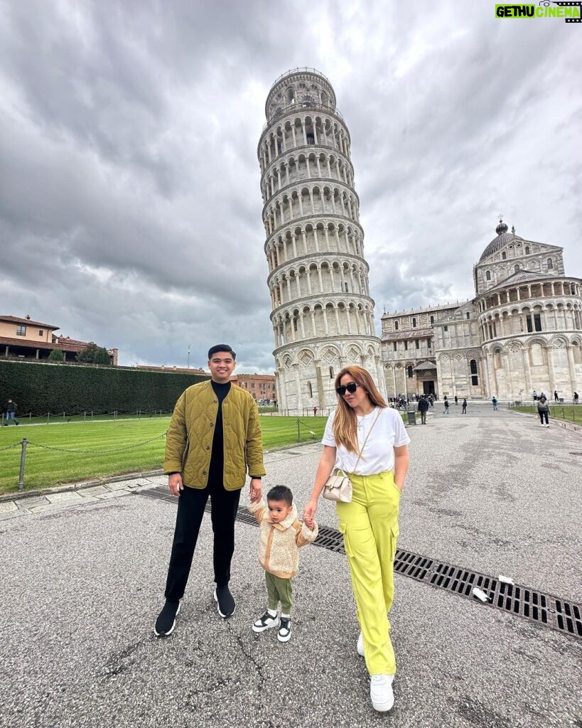 Angeline Quinto Instagram - Vacations are meant to be shared with the people we love the most🫶🏻 🇮🇹 Pisa, Italy