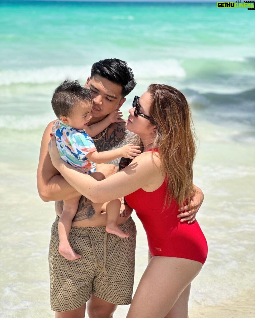Angeline Quinto Instagram - Beach days with my boys 🏖❤️ First time naming mag-Boracay as a family at sobrang nag-enjoy kami at ang Bulilit namin👶🏻😍 @babysylvio Boracay Island, Philippines