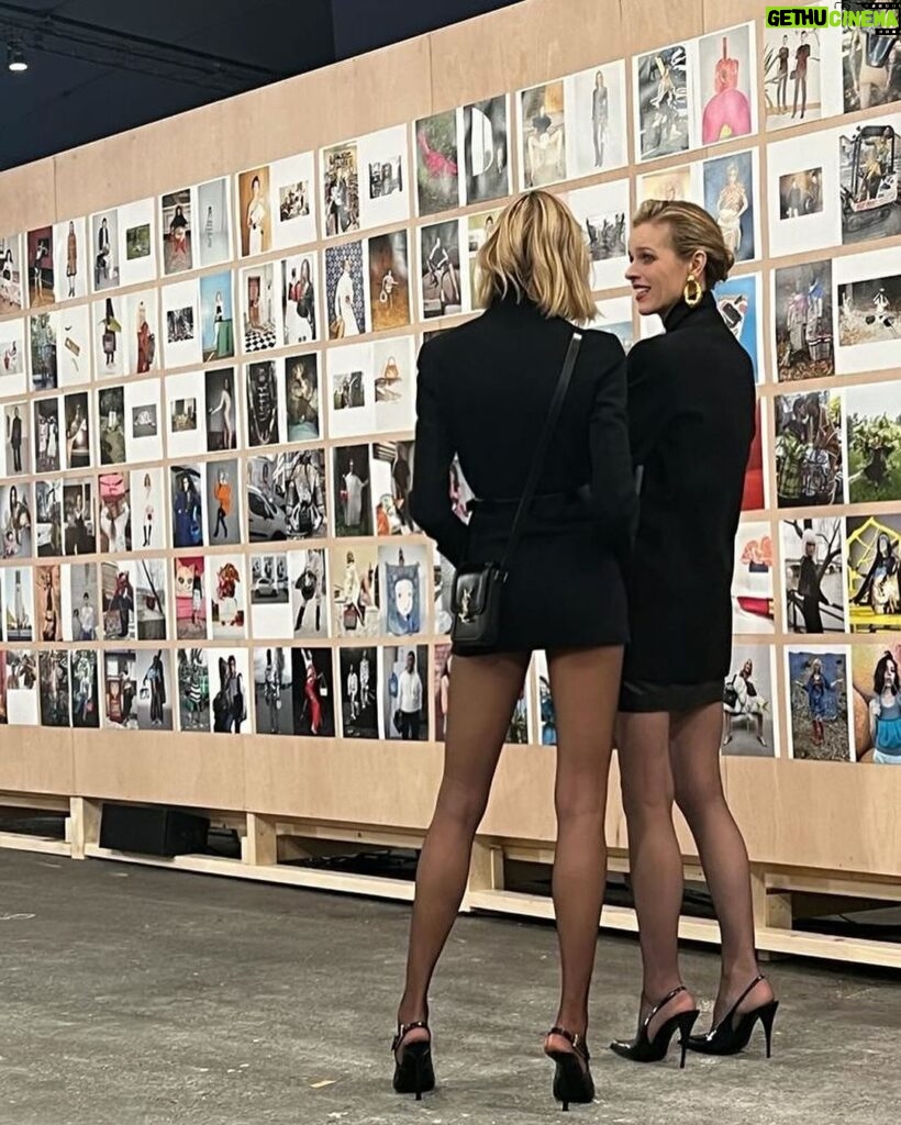 Anja Rubik Instagram - Congratulations my friend! Juergen Teller „I want to live” exhibition opening dinner with Saint Laurent and Anthony Vaccarello at Le Grand Palais Ephemere. @anthonyvaccarello @ysl @doviledrizyte