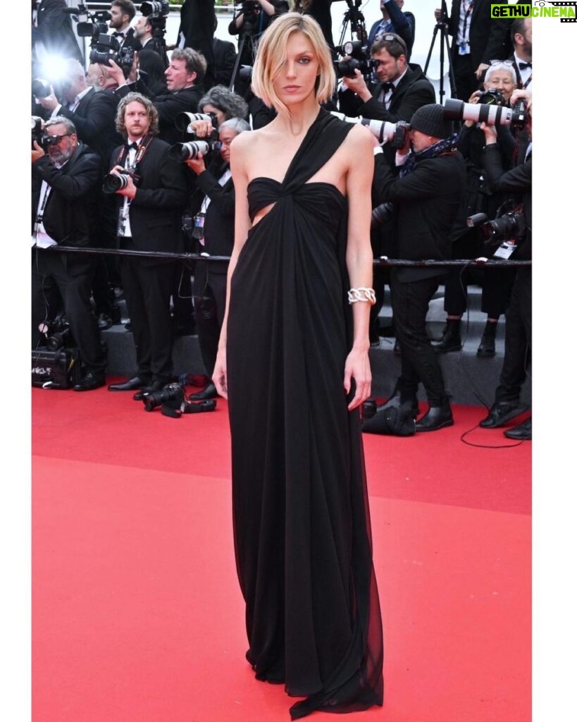 Anja Rubik Instagram - I am a cinema lover and being in Cannes, watching films in the presence of the director, cast and crew is absolutely magical! At the premier of “Killers of the Flower Moon” directed by Martin Scorsese. @ysl @anthonyvaccarello @boucheron #cannesfilmfestival #cannesfilmfestival2023 #killersoftheflowermoon #martinscorsese #ysl #anthonyvaccarello