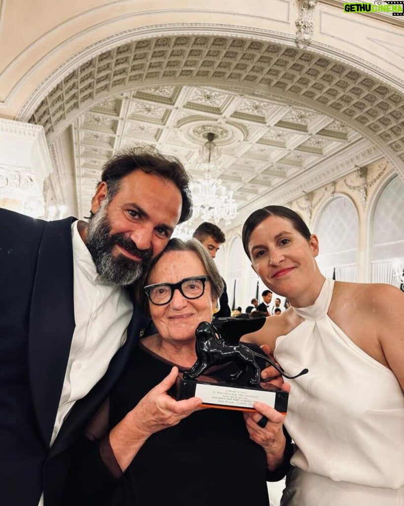 Anja Rubik Instagram - The Special Jury Prize for Agnieszka Holland for “Green Border”! Thank you, Agnieszka for your remarkable and constant commitment to human rights, human dignity and the truth. @labiennale @holland.agnieszka @kasiadamik #venicefilmfestival Venice, Italy