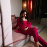 Anjali Instagram - In a world full of trends, I want to remain a classic ❤️ Styling @manogna_gollapudi Outfit @poojakankariyaofficial Earrings @the_jewel_gallery Asst @the_k_style_ Photographer @screamstudiosbyharsha #anjali50 #red #blazer #suit #classic vs