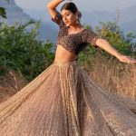 Anjali Arora Instagram - Tumhe milna pdega’ zamana hua🤎 #anjaliarora Wearing- @the_adhya_designer