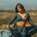 Anjali Arora Instagram - ❤️ var var khenda aitbar na kra😌 #anjaliarora Wearing- @the_adhya_designer Lonavala