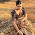 Anjali Arora Instagram - Tumhe milna pdega’ zamana hua🤎 #anjaliarora Wearing- @the_adhya_designer