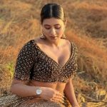 Anjali Arora Instagram - Tumhe milna pdega’ zamana hua🤎 #anjaliarora Wearing- @the_adhya_designer