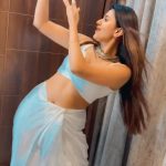 Anjali Arora Instagram - 🔥 इन दोनों के लव में दुनिया का क्या कम 😉 #anjaliarora #ramlela