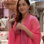 Ankita Lokhande Instagram - Roses are red, violets are blue, today she's rocking pink – how 'bout you? 😌💖 Outfit: @ease_kv Jewellery: @adan_creation_ Styled By: @hemlataa9 @stylebyhemlataa Assisted By: @saloni142_ @colorstv @beingsalmankhan @officialjiocinema @endemolshineind #AnkitaLokhande #Ankita #AnkitaIsTheBoss #AnViInBiggBoss #BiggBoss #BB17 #DilDimaagAurDum #Colors #SalmanKhan #JioCinema
