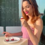 Ankita Lokhande Instagram - Happy Valentine’s Day from us to all of you ❤️ I miss you @realvikasjainn #valentines #cupcakes Outfit: @freakinsindia x @viralmantra Jewel: @shop.loveg @cherryblossoms.designs Styled by: @hemlataa9 @stylebyhemlataa Assisted by: @saloni142_ Intern: @akkshaajaiin_5