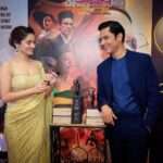 Ankita Lokhande Instagram - Reel-life Yamuna Bai and Swatantrya Veer Sawarkar in a candid conversation✨ Save the date, March 22! Are you excited🤩💛 #Ankita #AnkitaLokhande #RandeepHooda #ZeeStudios #ZeeCineAwatds #Gratitude #LegendsStudio #AnandPandit [Ankita Lokhande, Randeep Hooda, Zee Studios, Awards]