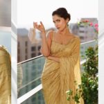 Ankita Lokhande Instagram - Golden hour who? 🌞 Credits- Outfit: @dishapatilpretcouture Jewel: @ekvayajewels Styled By: @hemlataa9 @stylebyhemlataa with @saloni142_ Clutch-@oceana_clutches Hair: @the_art_case_byfarah Makeup:@shraddha.naik Photographer: @rohitsrivastava_ @ajay.inscape Video/Reel by: @apoorvds #Ankita #AnkitaLokhande #ZeeCinemaAwards #Traditional #Saree #GoldenHour [Ankita Lokhande, Ankita, Zee Cinema, Awards, Gratitude, Traditional, Saree, Golden hour]