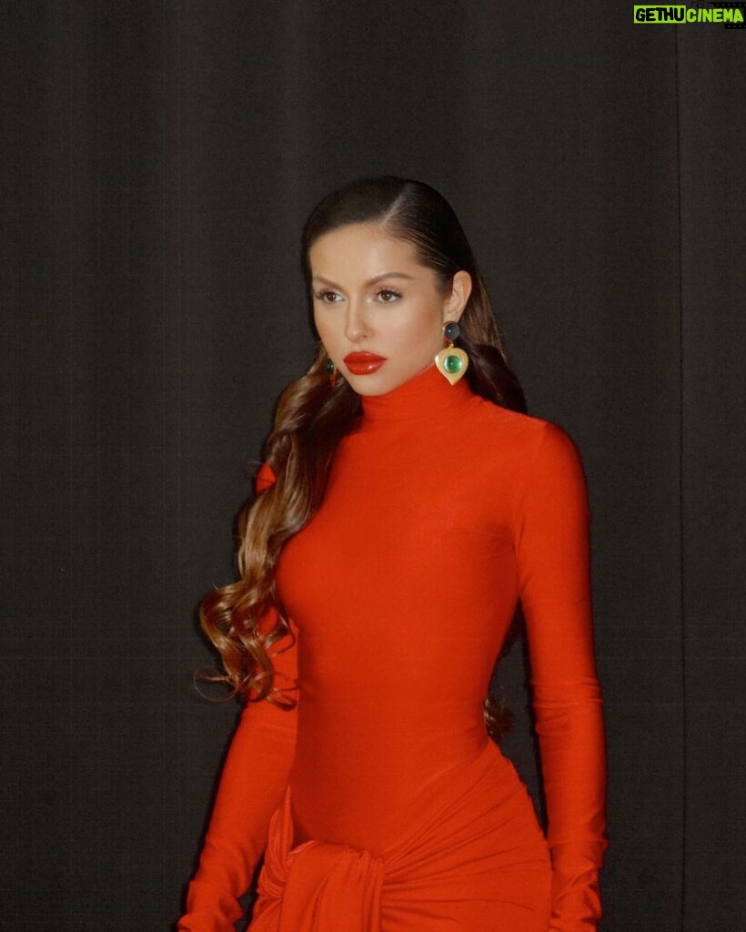 Anna Shurochkina Instagram - Если ваш любимый цвет - красный, ставьте - ❤‍🔥