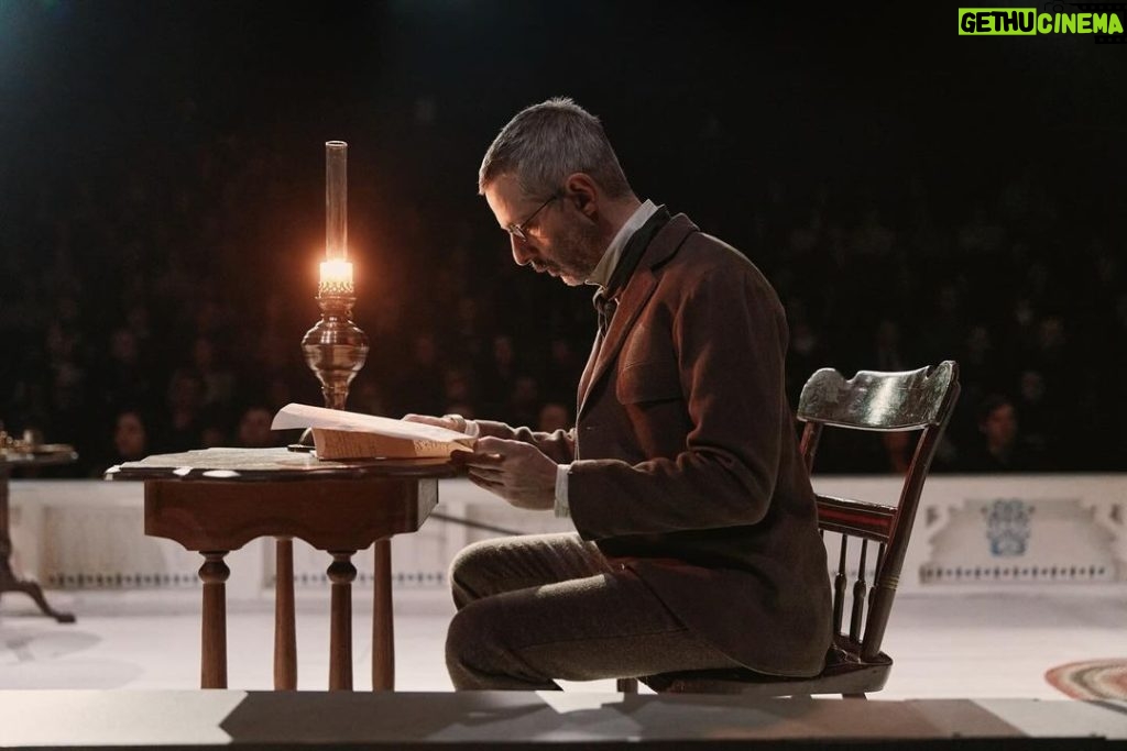 Anne Hathaway Instagram - Getting to experience a great night of theatre in NY is always an incredible thing, but getting to see one of your dearest friends do some of the best work of his career? Next level. Congrats to Jeremy Strong on your brilliant and unmissable performance in #enemyofthepeople opening on b’way on March 18th!  Hope everyone checks it out! Skål!!