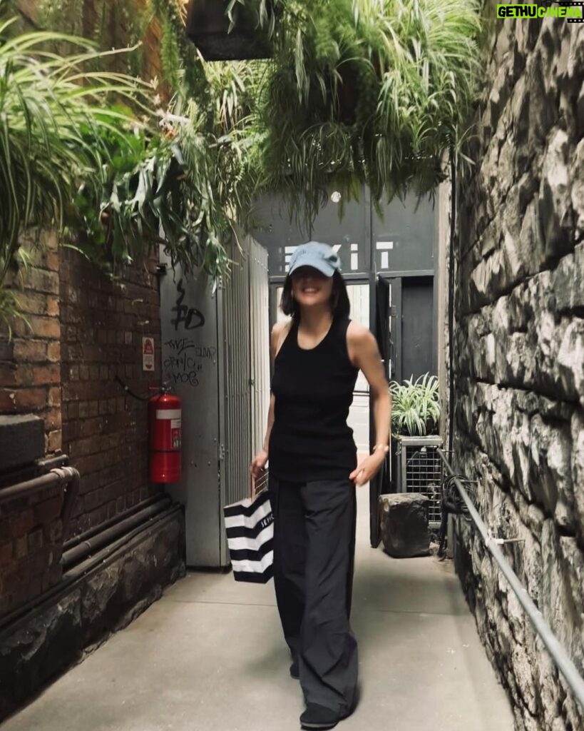 Anne Nakamura Instagram - 🇦🇺🦘🗺️🚦🍯 Melbourne, Australia