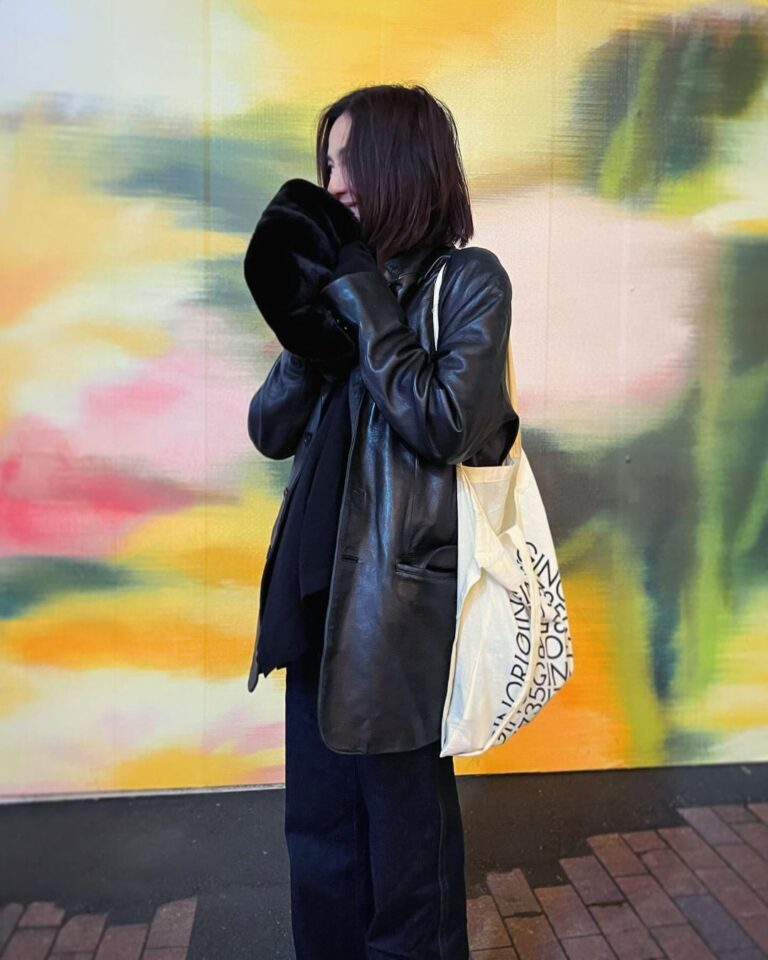 Anne Nakamura Instagram - 🎩🎄🦔🍂🧣 Vintage / Jacket @lemaire_official / Knit @driesvannoten / Denim